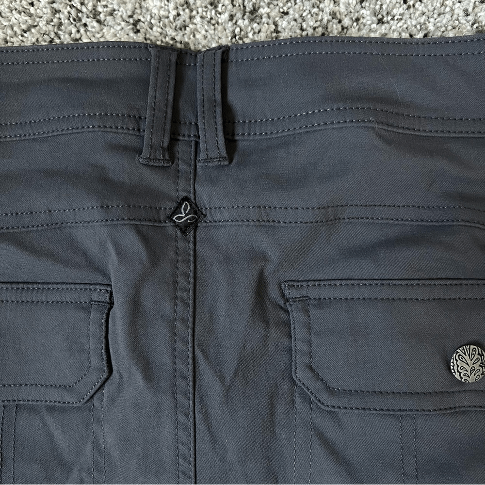 Prana Mid Rise Relaxed 11” Shorts NEW Size 8 Gray Stretchy