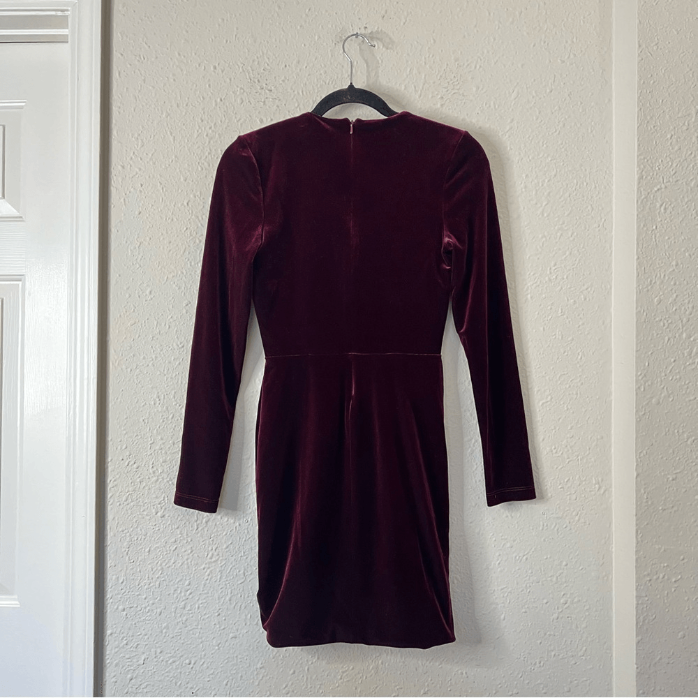 BLACK HALO l Maroon Velvet Long Sleeve V Neck Mini Cocktail Bodycon Dress Size 0