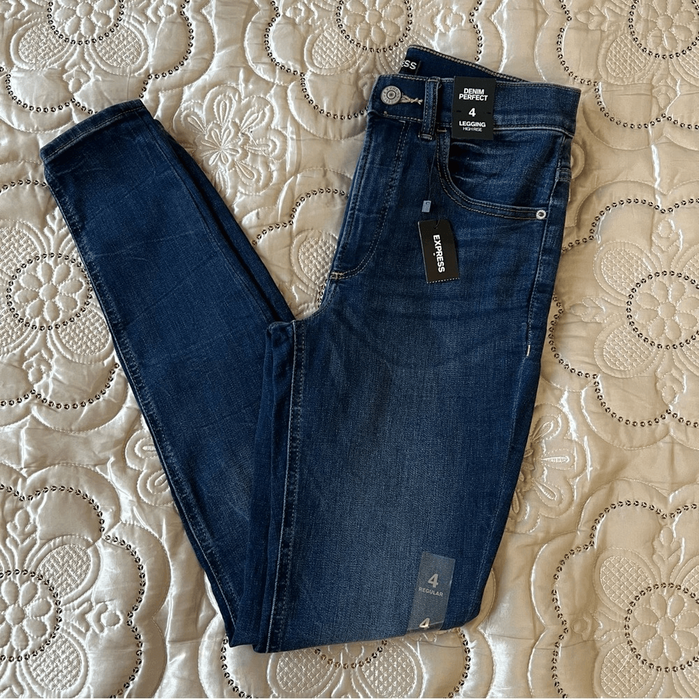 Express Denim Perfect High Rise Legging Jeans NEW Size 4
