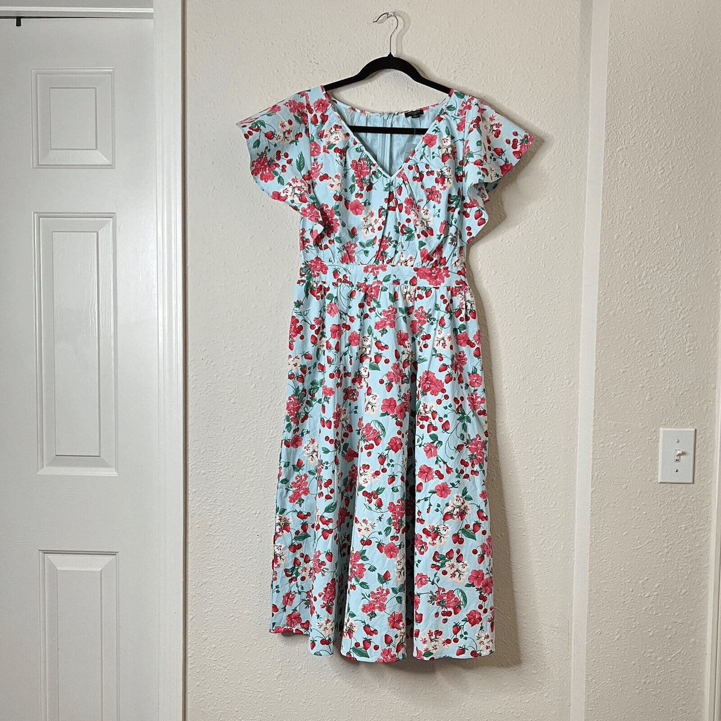 NEW Ann Taylor Strawberry Cherry Flutter Sleeve Flare Midi Dress Size 6 Petites