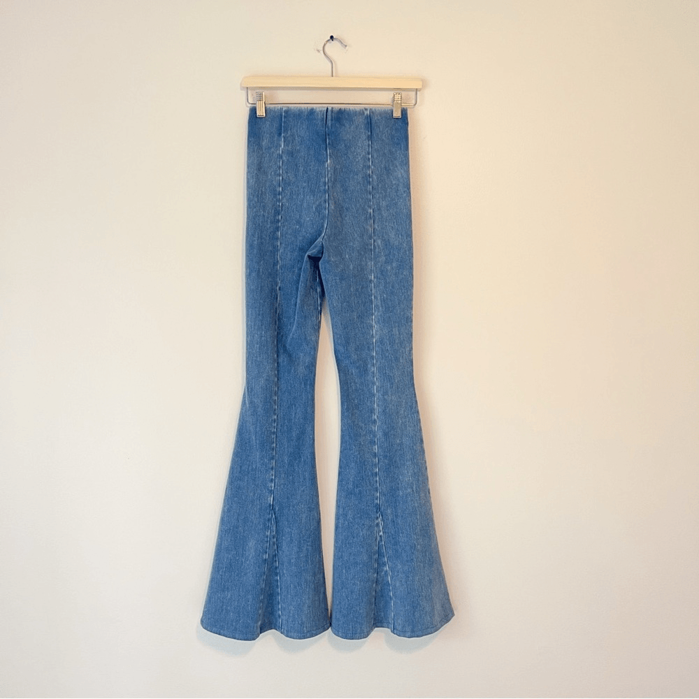 Good American Soft Sculpt Pull-On Extreme Flare Jeans Size XS