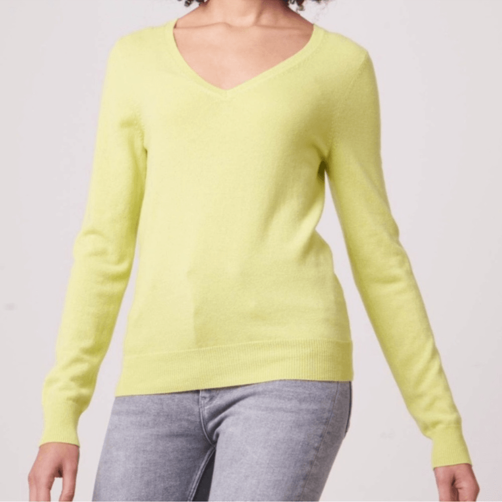 Banana Republic 100% Merino Wool V-Neck Sweater Size XS