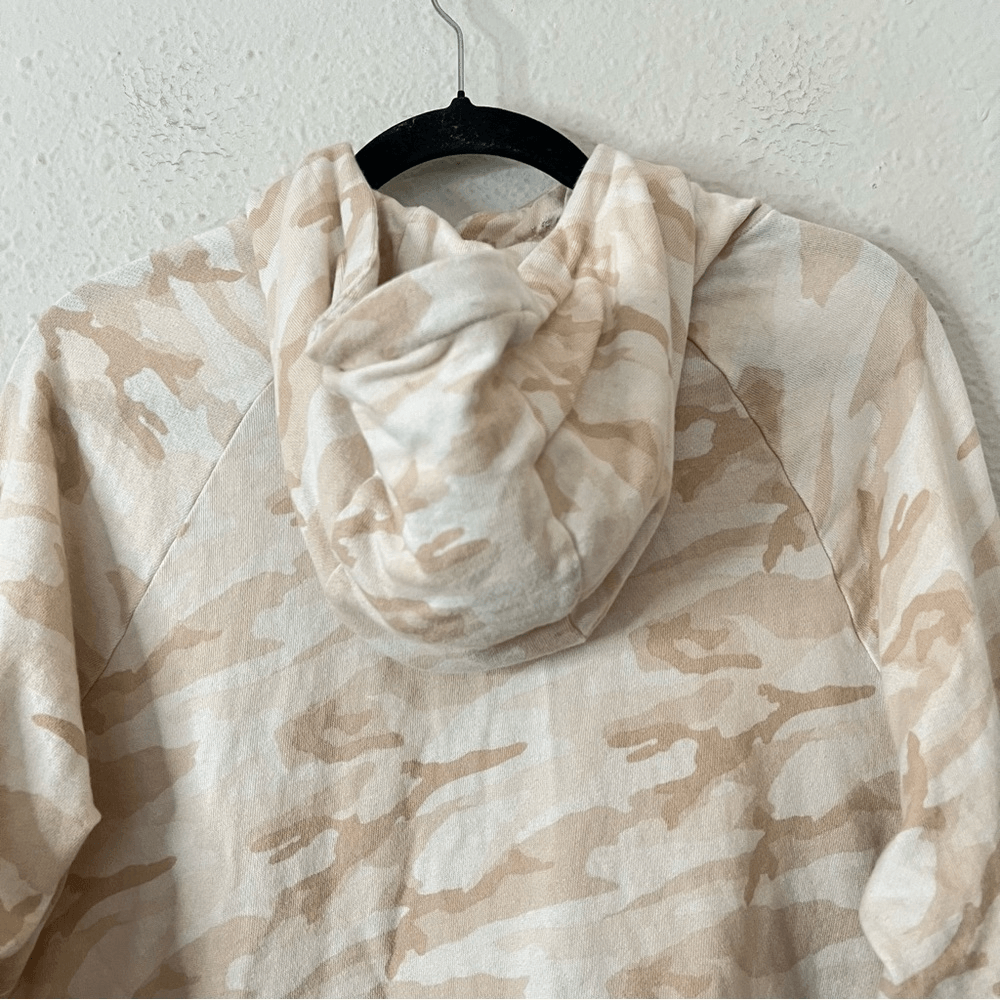 Vuori Beach Hoodie in Bisque Camo Size Small