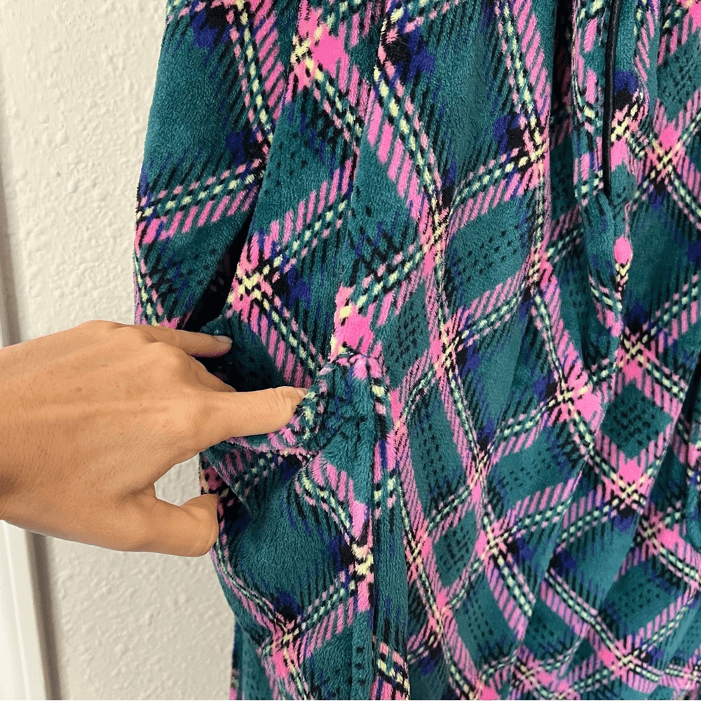 Victoria’s Secret Plaid Plush Velour Plaid Robe NEW Size M/L