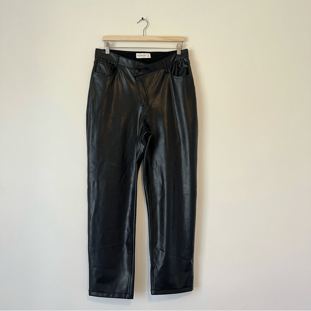 Abercrombie & Fitch 90s Straight Ultra High Rise Vegan Leather Pants Black 31/12