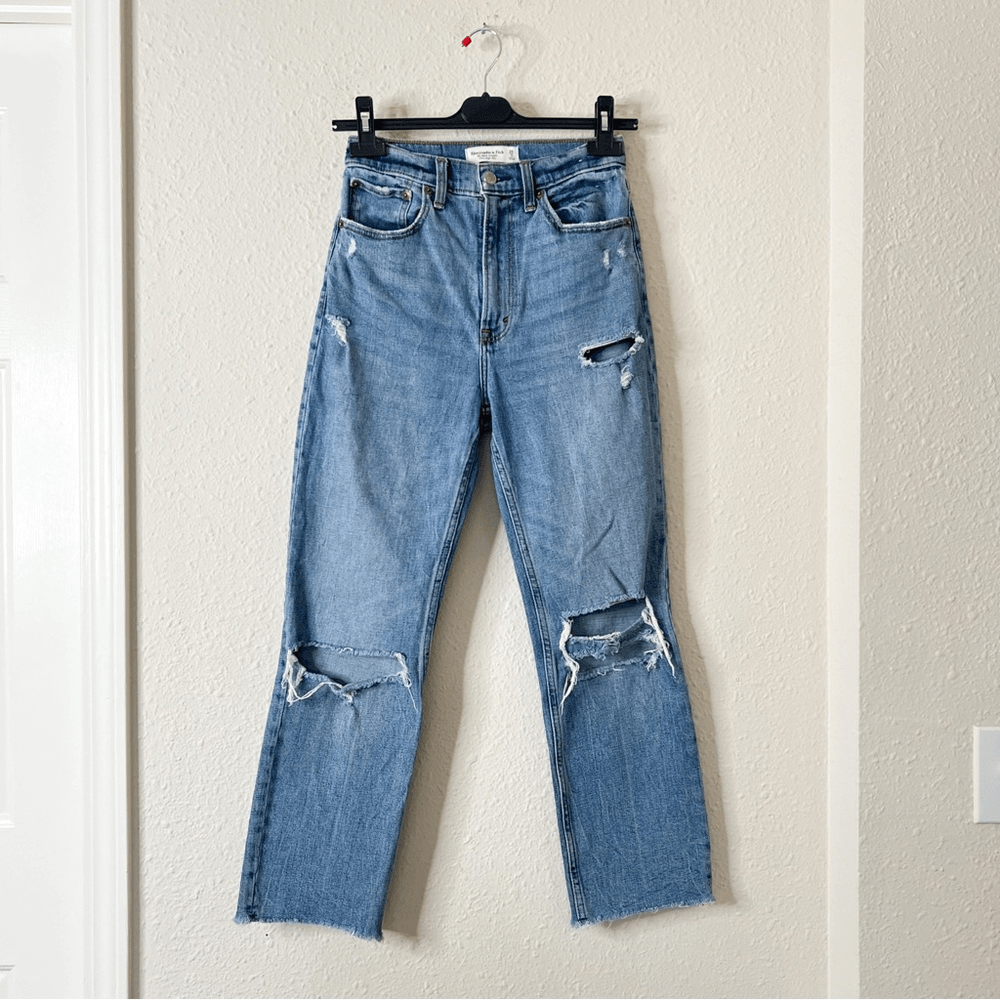 Abercrombie & Fitch The Ankle Straight Ultra High Rise Distressed Jeans Size 26