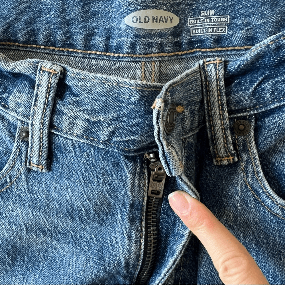 Old Navy Men's Medium Wash Slim Built-In Flex Rip-and-Repair Jeans NEW 33x32