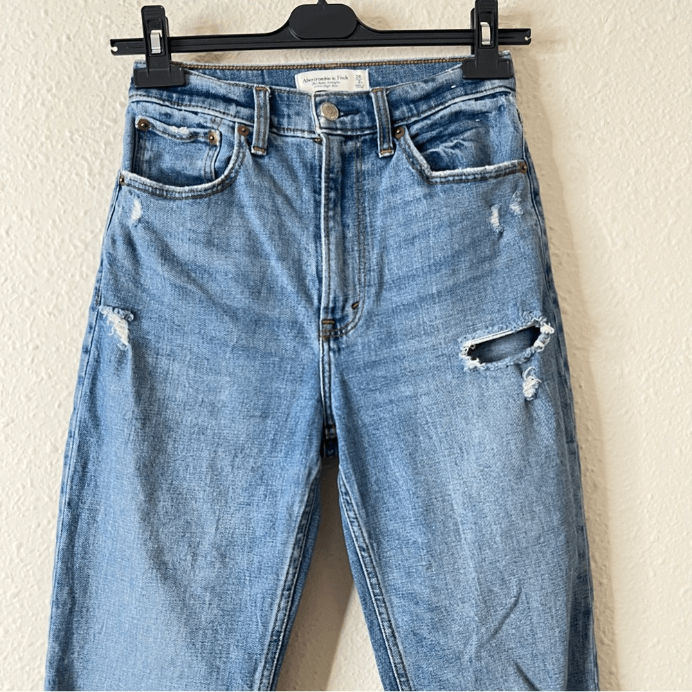 Abercrombie & Fitch The Ankle Straight Ultra High Rise Distressed Jeans Size 26