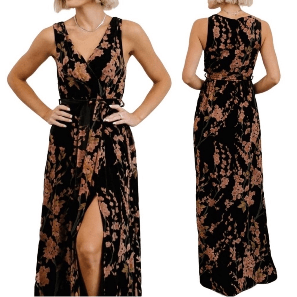 Baltic Born Lennon Velvet Floral Maxi Front Slit Dress in Black NEW Size Medium