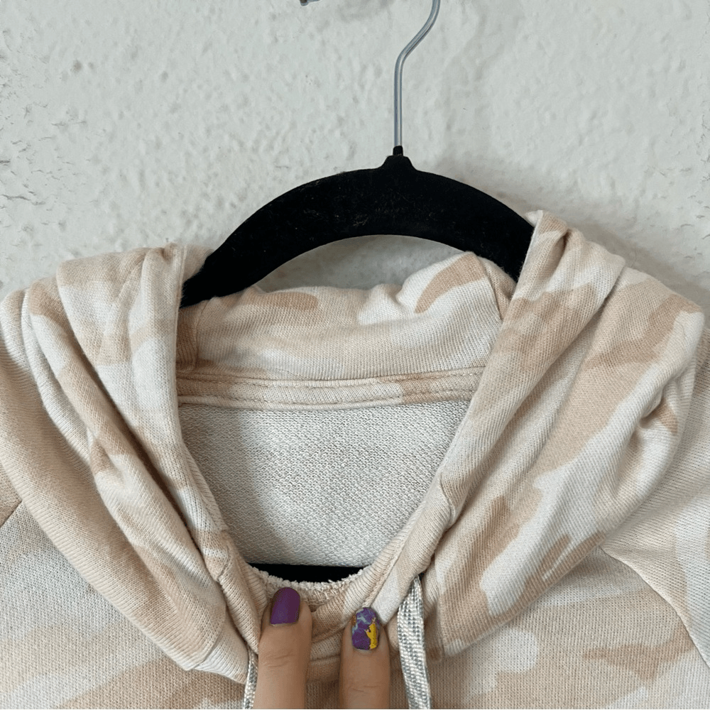 Vuori Beach Hoodie in Bisque Camo Size Small