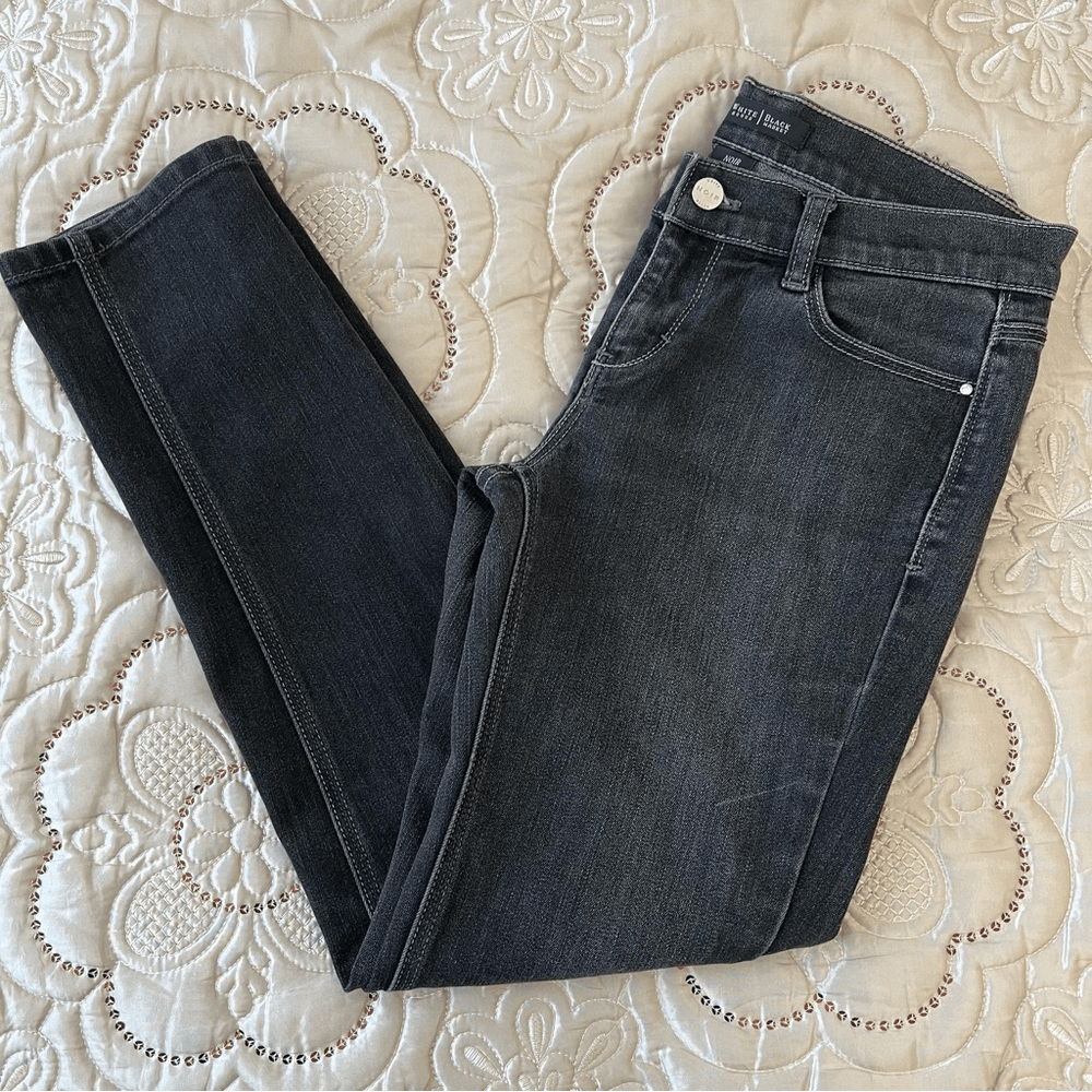 White House Black Market Noir Slim Ankle Jeans in Black Size 4