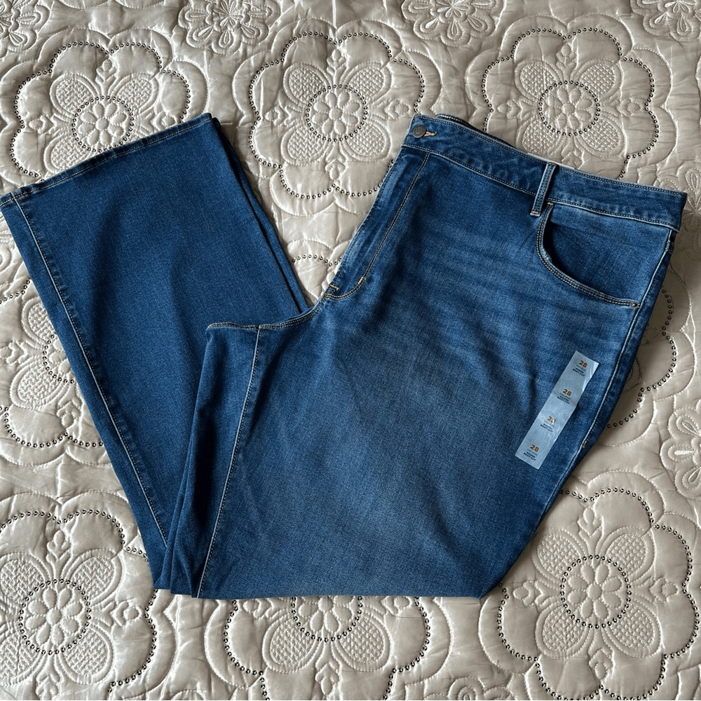 Old Navy Mid-Rise Kicker Boot-Cut Jeans NEW Plus Size 28