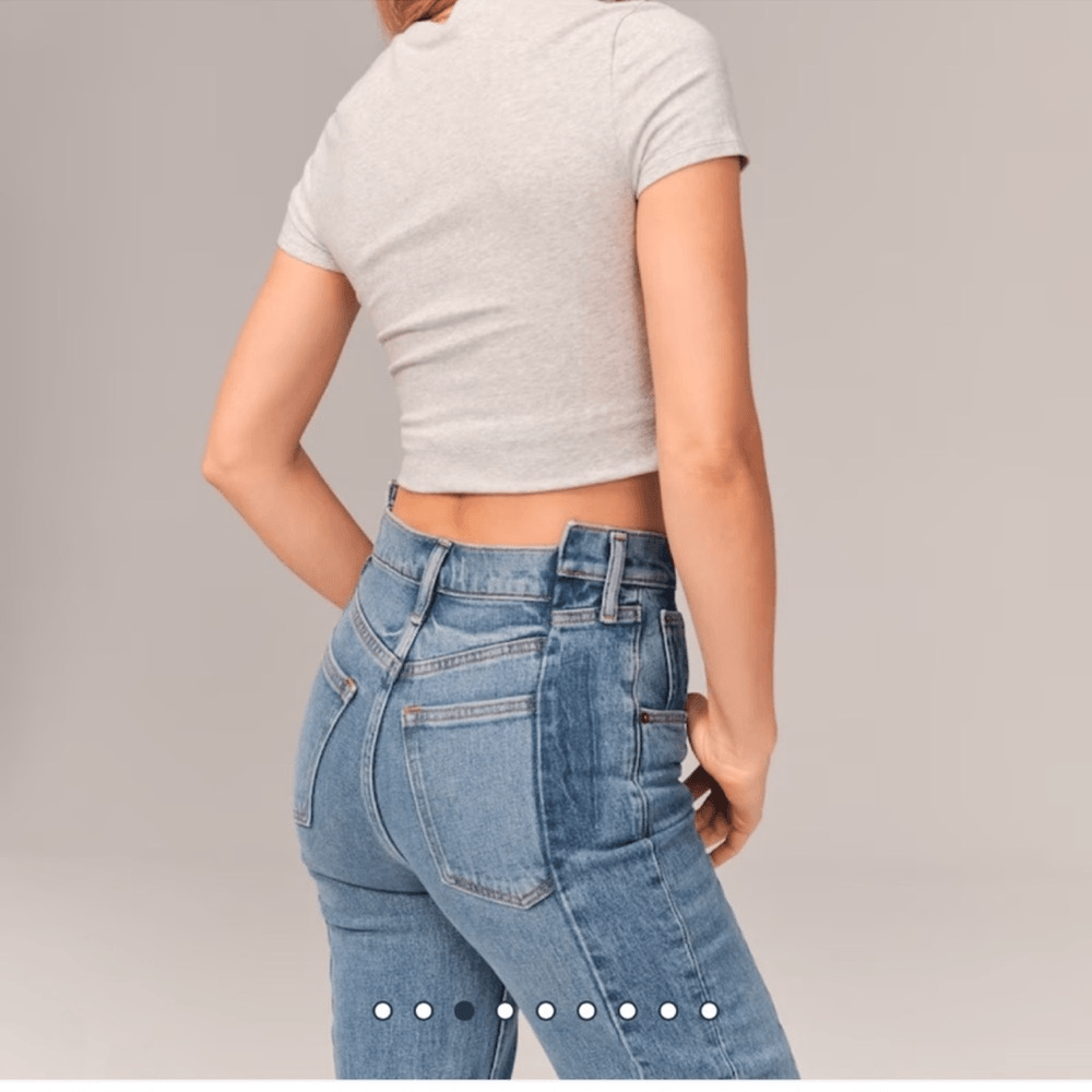 Abercrombie & Fitch Ultra High Rise 90s Straight Jeans Size 28/6R