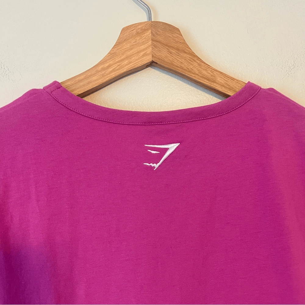 Gymshark Short Sleeve Crop Tee in Pink Medium