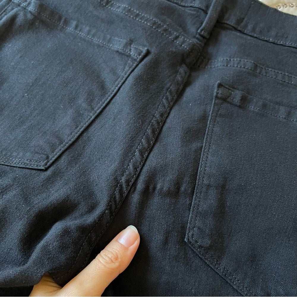 FRAME Le Skinny De Jeanne Raw Stagger Hem Jeans in Black Size 26