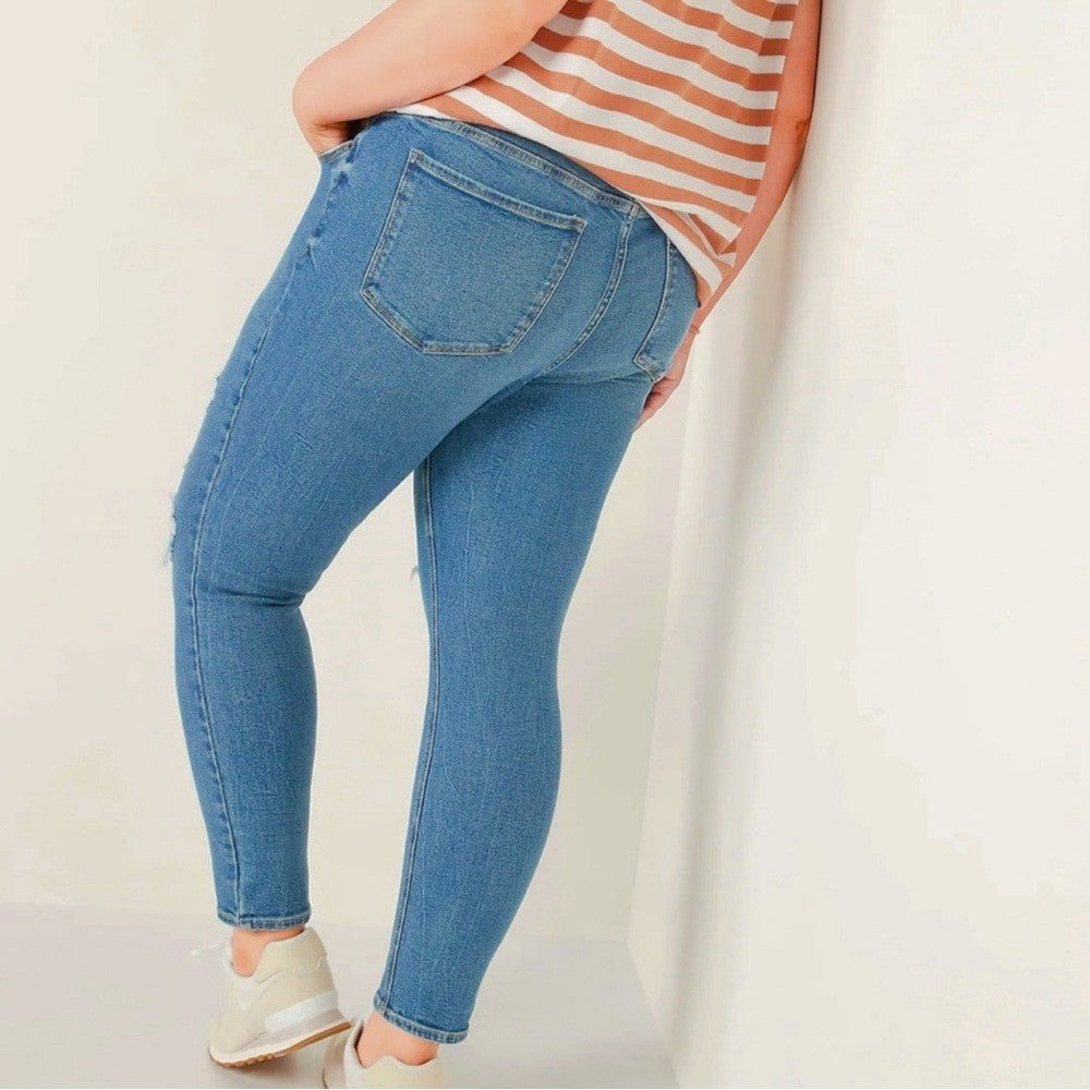 Old Navy Mid-Rise Rockstar Super-Skinny Distressed Jeans NEW Plus Size 28