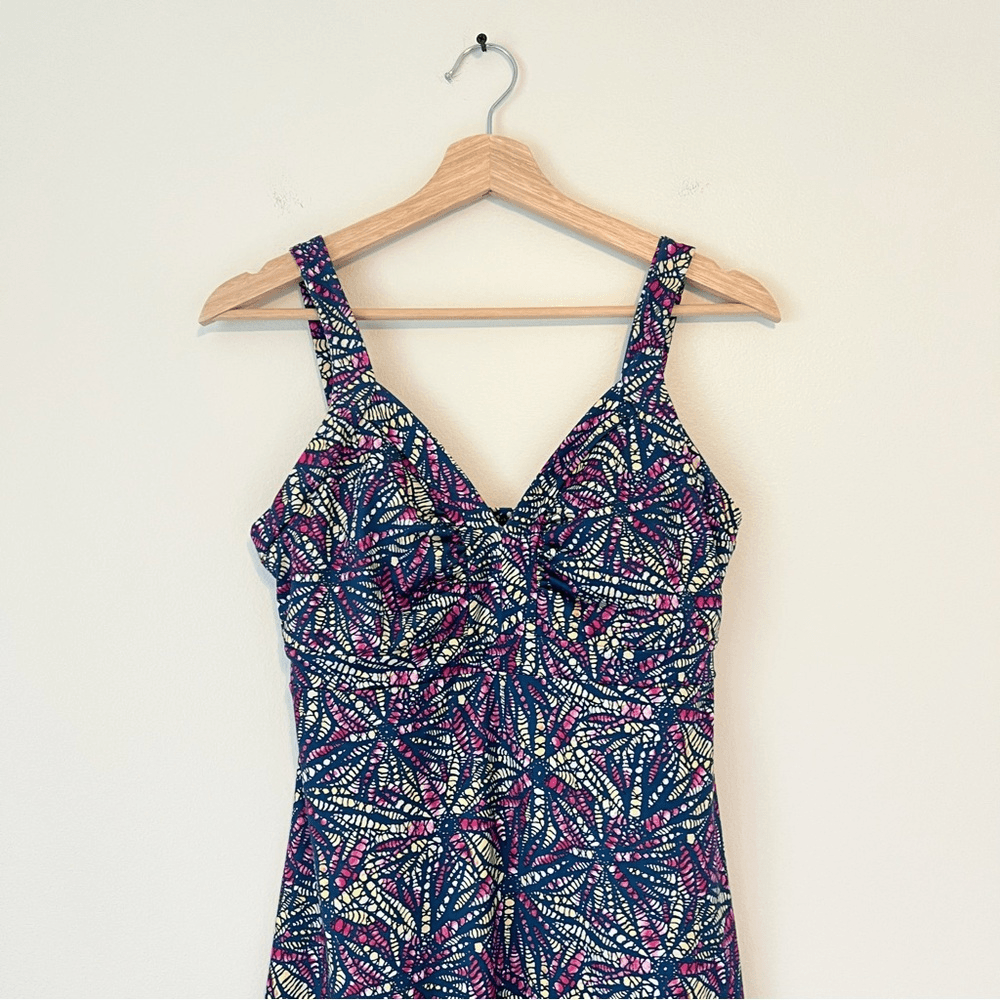 Patagonia Minette Printed Athletic Dress Size Medium Stretchy Blue Pink Green