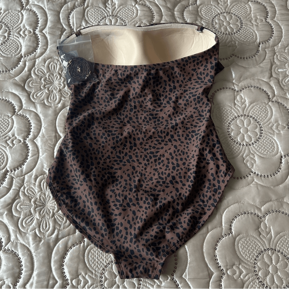 Kona Sol Swim Leopard Swimsuit Bandeau Flounce High Coverage One Piece NEW Small