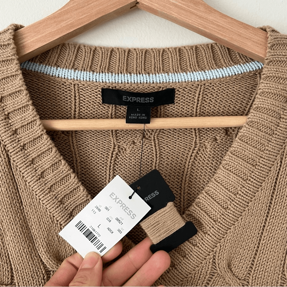 Express Cable Knit V-Neck Sweater in Tan NEW Size Large