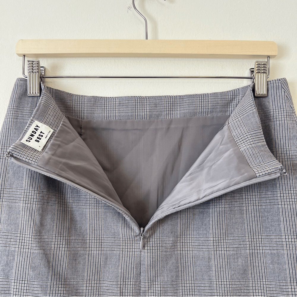 Aritzia Sunday Best Plaid Notched Mini Skirt in Gray Size 8