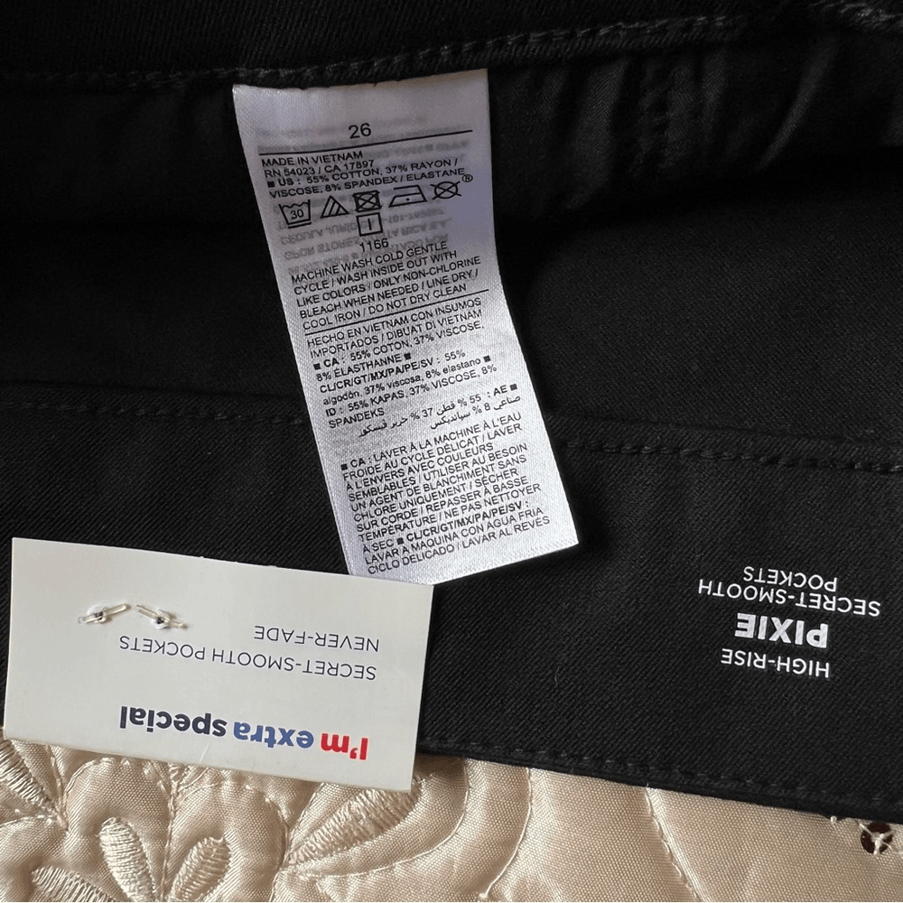 Old Navy High Rise Pixie Flare Pants in Black NEW Plus Size 26