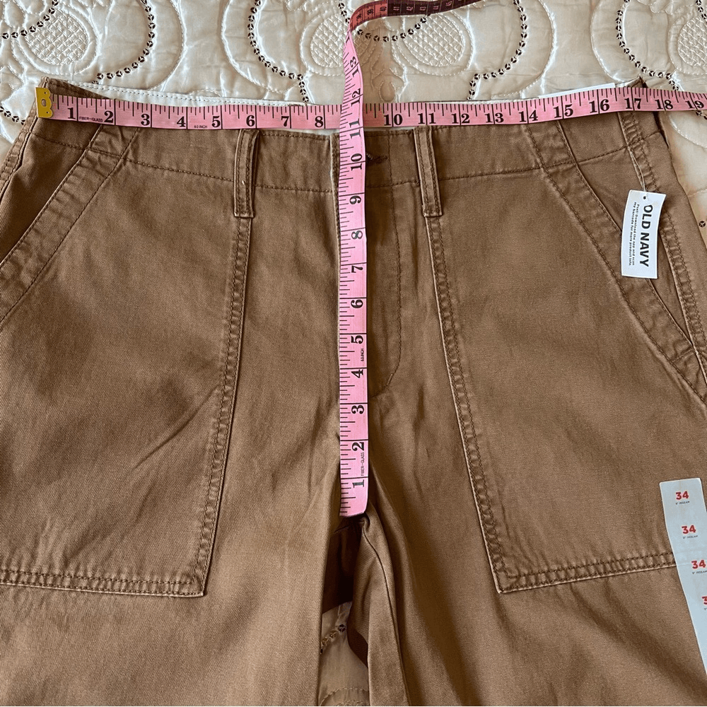 Old Navy Lived-In Straight Cargo Khaki Shorts NEW Size 34