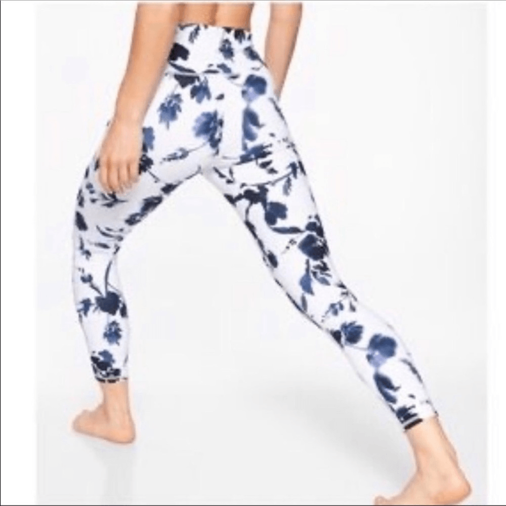 Athleta Blue and White Water Flower Leggings Size Small