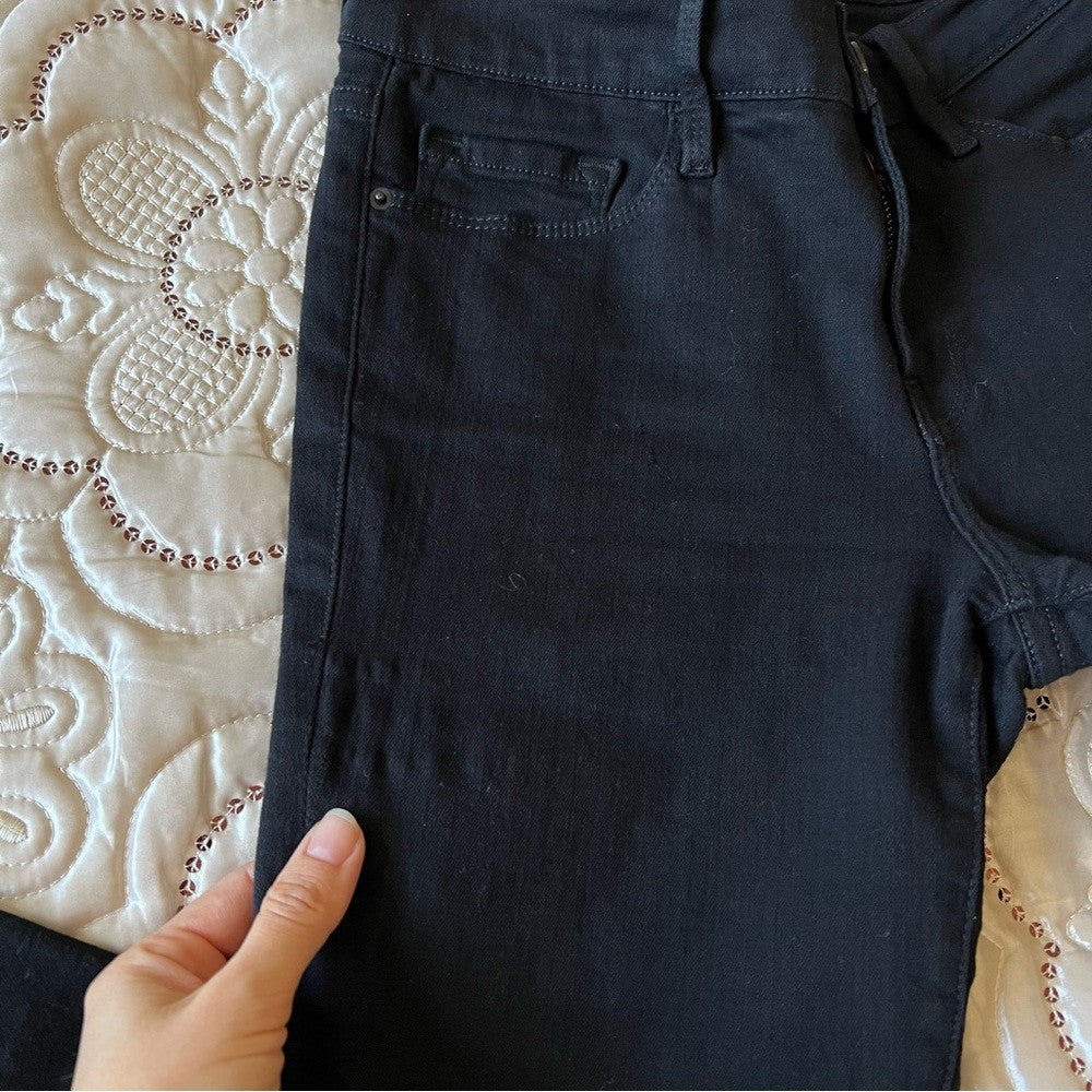 FRAME Le Skinny De Jeanne Raw Stagger Hem Jeans in Black Size 26