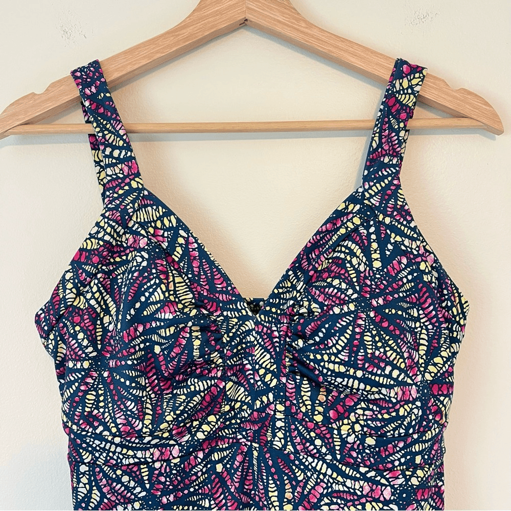 Patagonia Minette Printed Athletic Dress Size Medium Stretchy Blue Pink Green