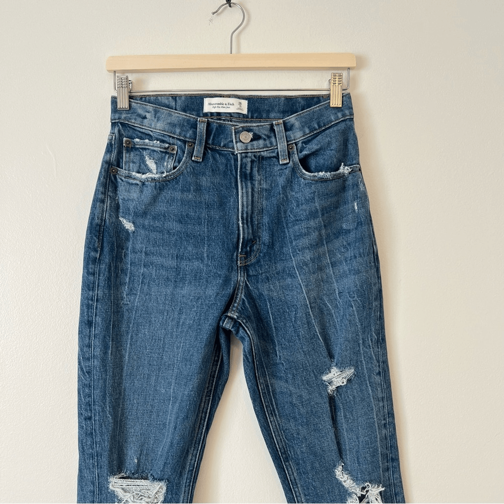 Abercrombie & Fitch High Rise Mom Jeans Size 26 / 2R Distressed
