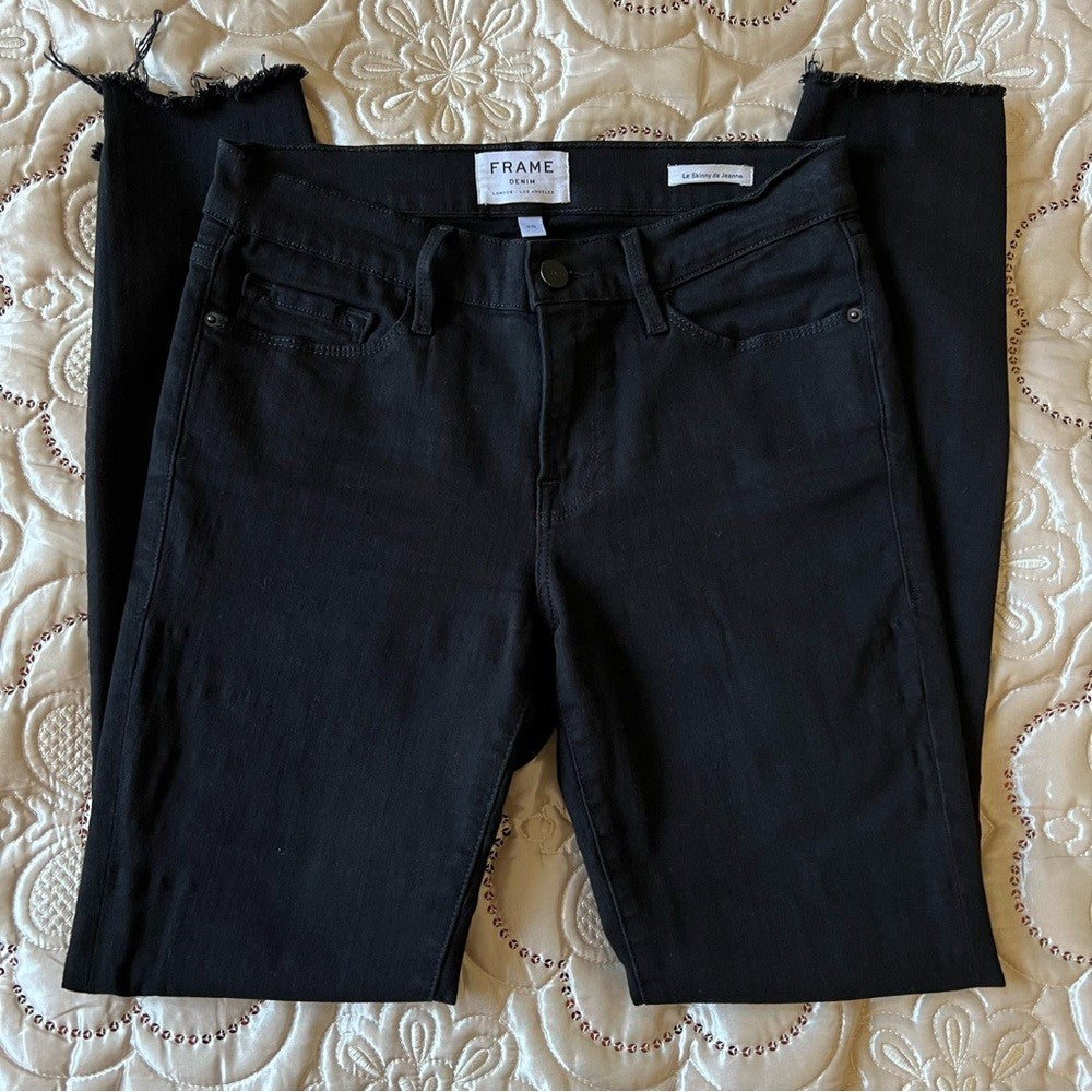 FRAME Le Skinny De Jeanne Raw Stagger Hem Jeans in Black Size 26