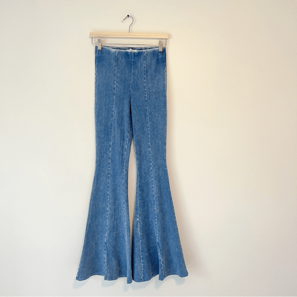 Good American Soft Sculpt Pull-On Extreme Flare Jeans Size XS