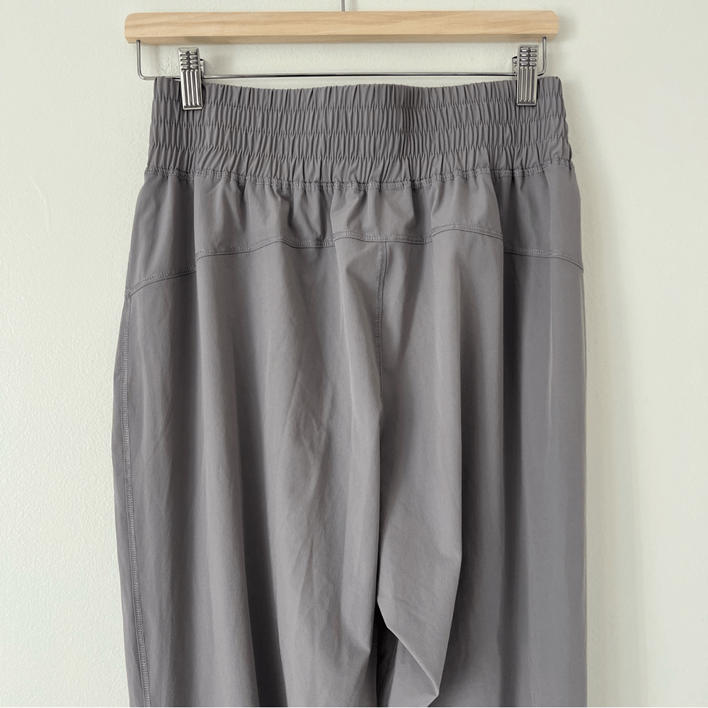 Halara High Rise Jogger Pants NEW Size Medium in Gray