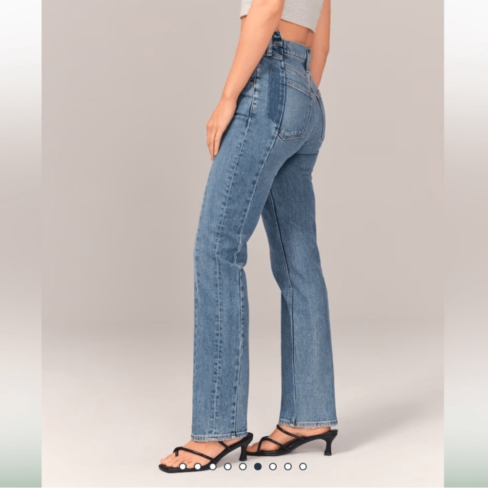 Abercrombie & Fitch Ultra High Rise 90s Straight Jeans Size 28/6R