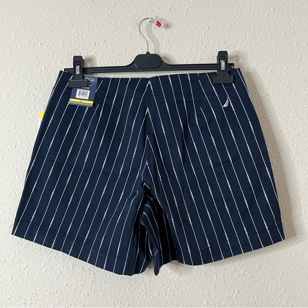 Nautica Women’s Mid Rise Twill Shorts NEW Size 6