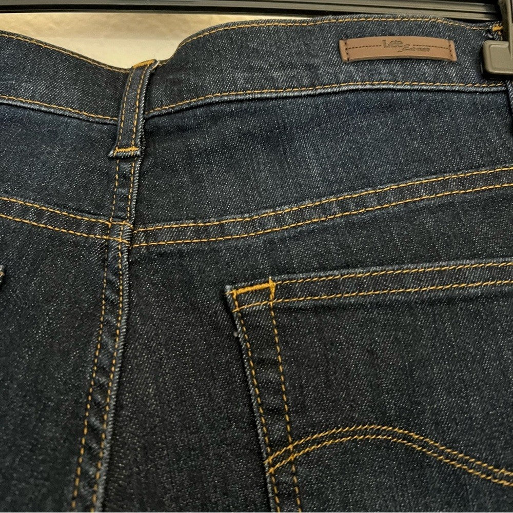 Lee Relaxed Fit Dark Wash Jeans Size 10