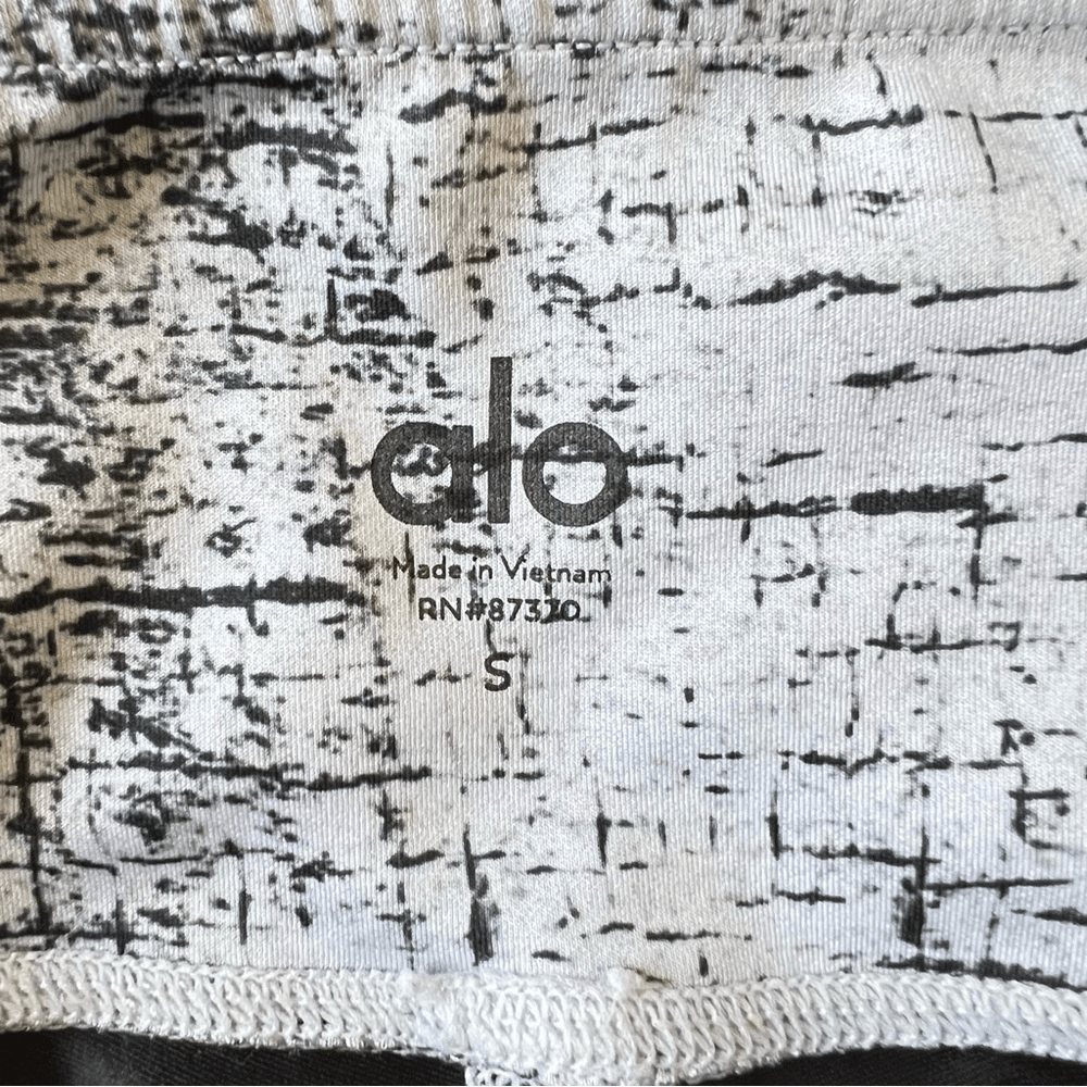 ALO Yoga Tech Lift Airbrush Full-Length Performance Leggings In Crackle Gray S