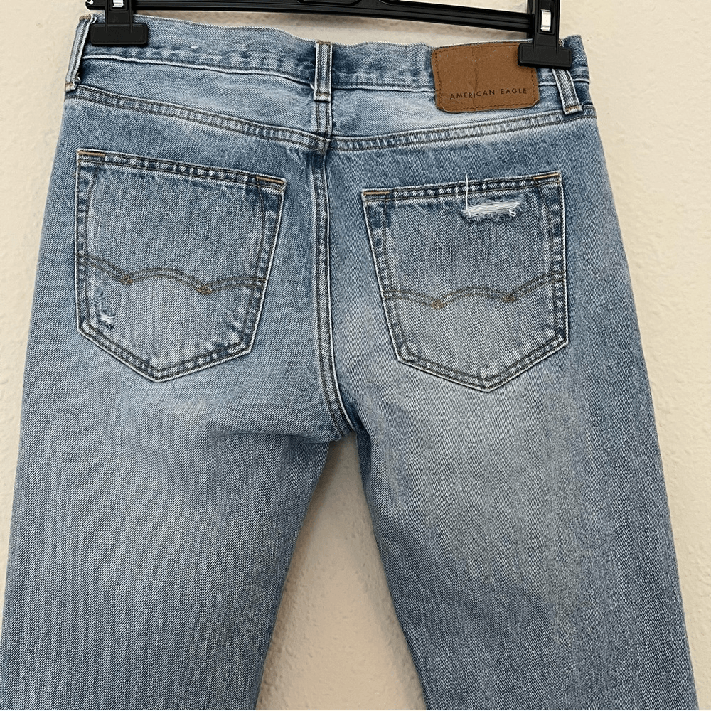 American Eagle Men’s Slim Straight Light Wash Distressed Jeans Size 28x30