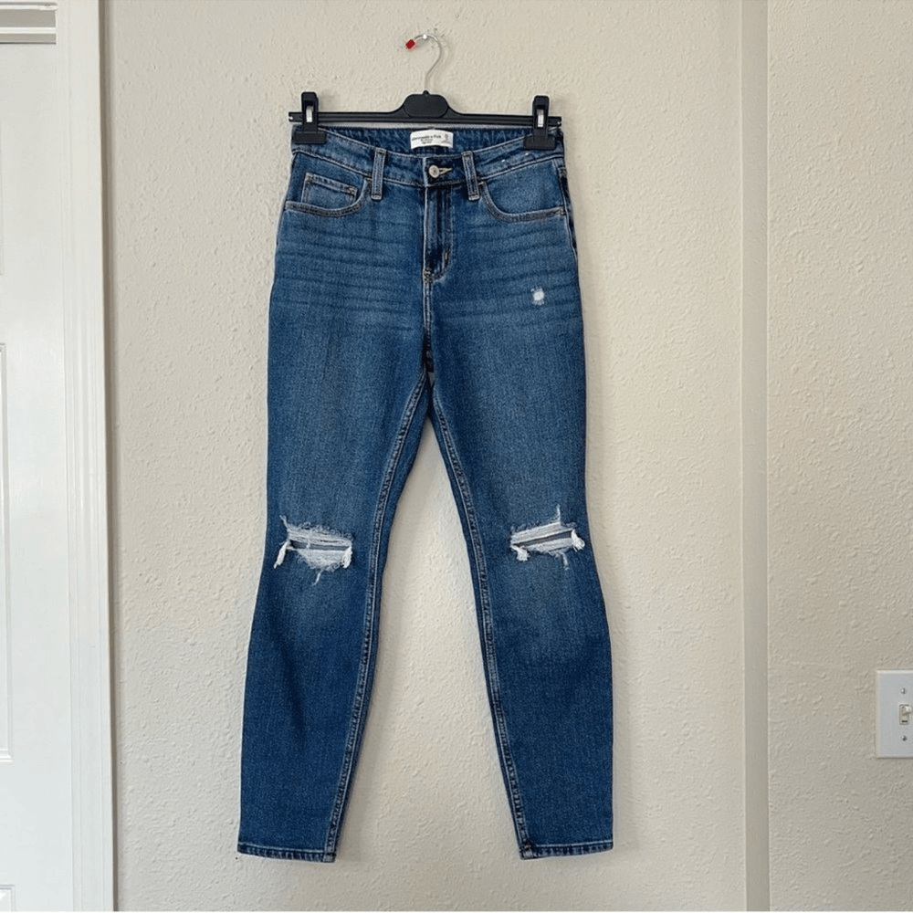 Abercrombie & Fitch The Skinny High Rise Jeans Size 25 Medium Wash