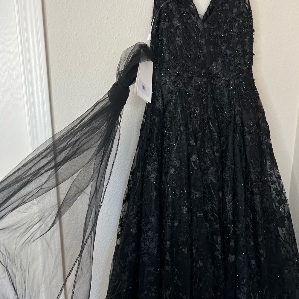 Mac Duggal Floral Embroidered Illusion V-Neck Gown Black Maxi Dress NEW Size 2
