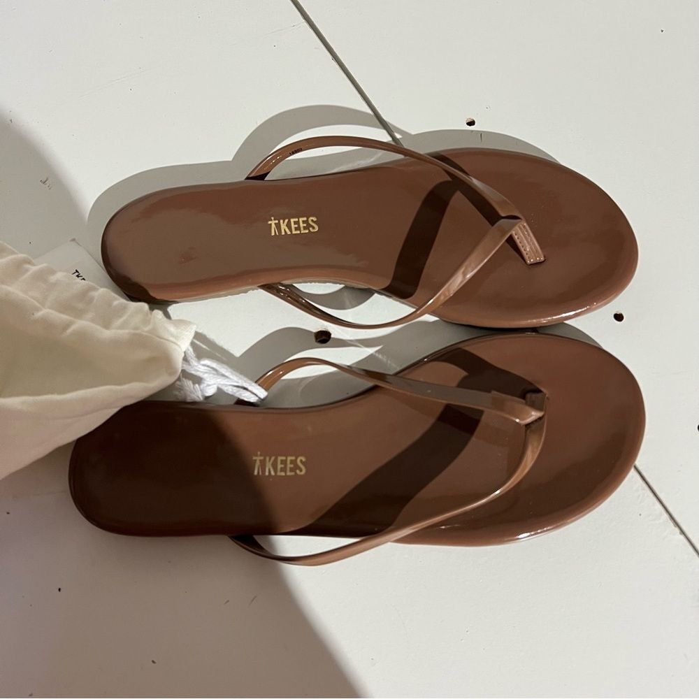 TKEES Foundations Glow Heat Wave Flip Flops Sandals NEW Size 8