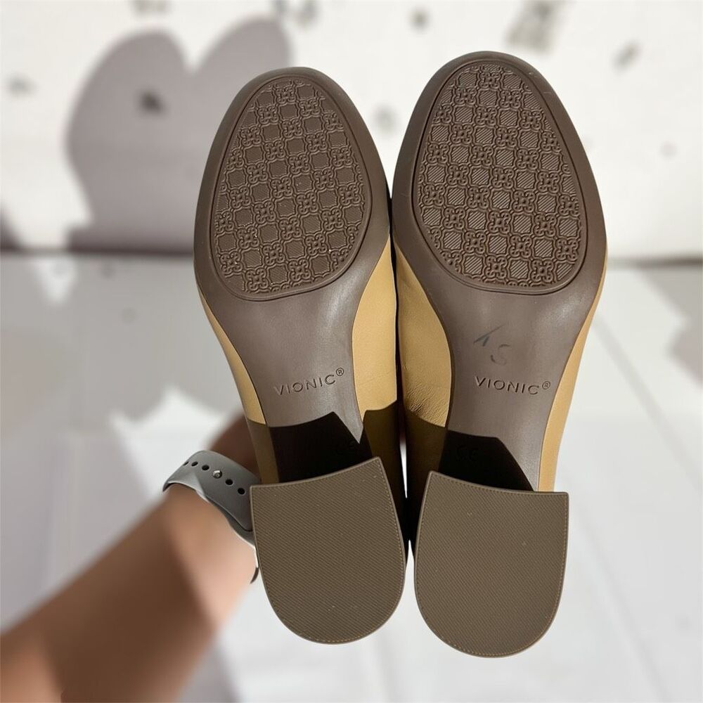 Vionic Carmel Pumps Round Toe Block Heels in Tan Size 7 Classic NWOT