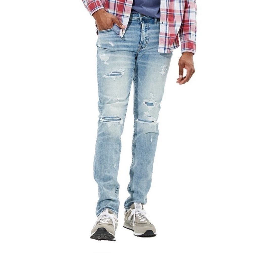 American Eagle Men’s Slim Straight Light Wash Distressed Jeans Size 28x30