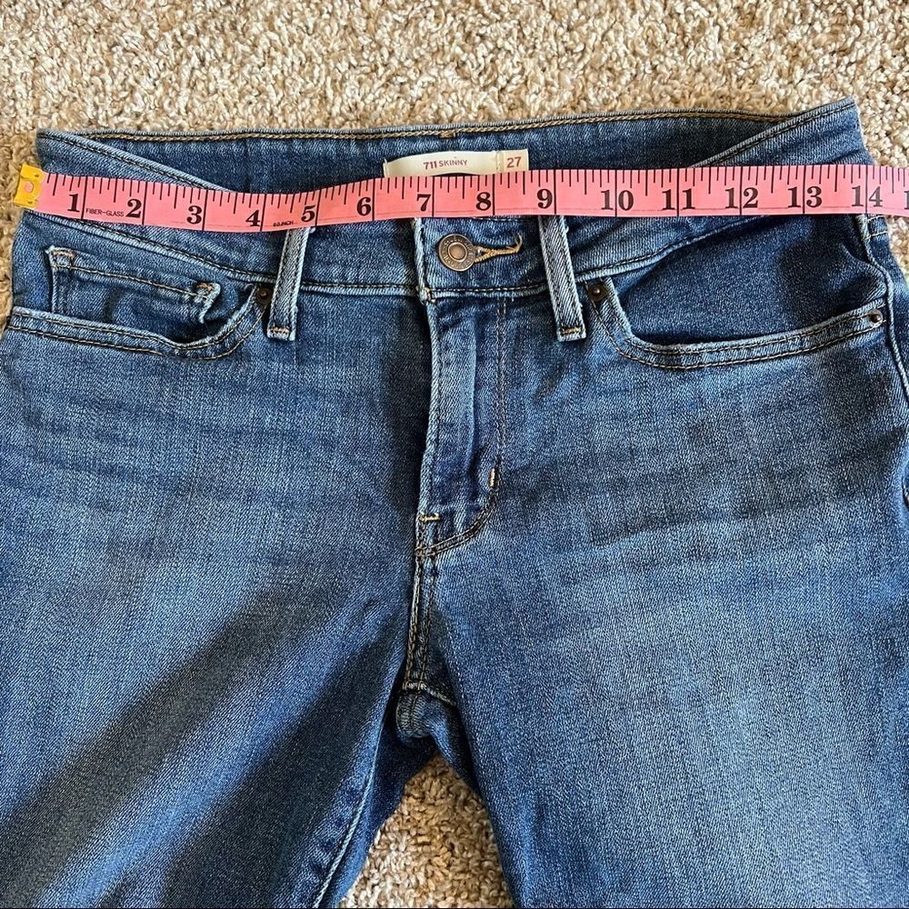 Levi’s 711 Skinny Distressed Ankle Jeans Size 27
