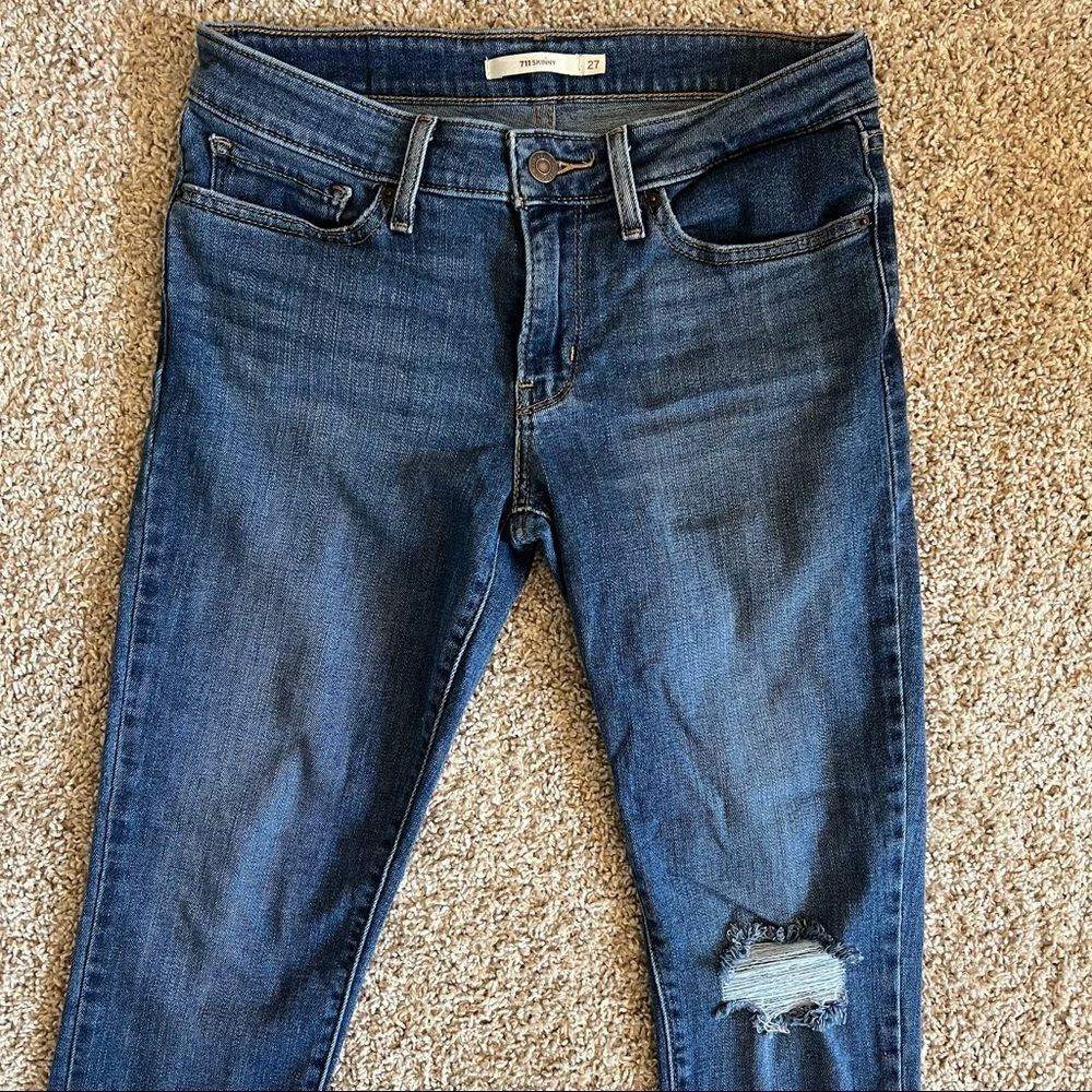 Levi’s 711 Skinny Distressed Ankle Jeans Size 27