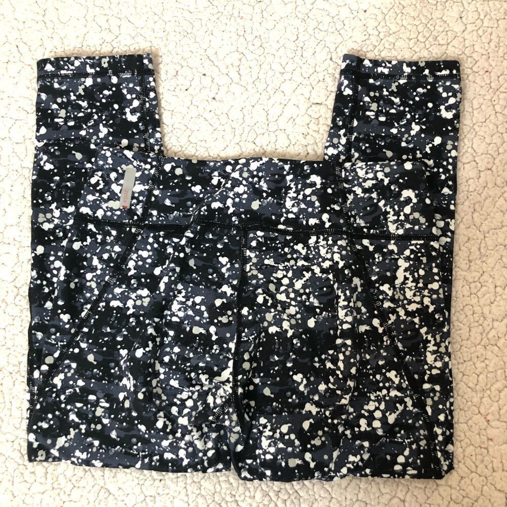 Zella Black & White Paint Splatter Capri Leggings Size S