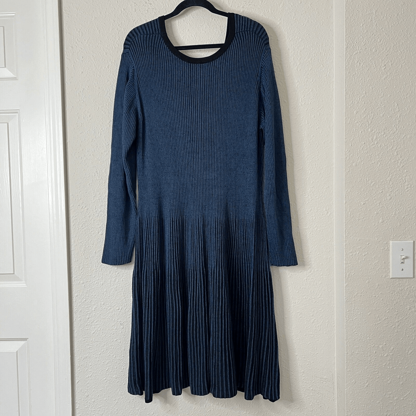 Lane Bryant Stretch Ribbed Knit Long Sleeves Sweater Dress Size 26/28 Blue Black