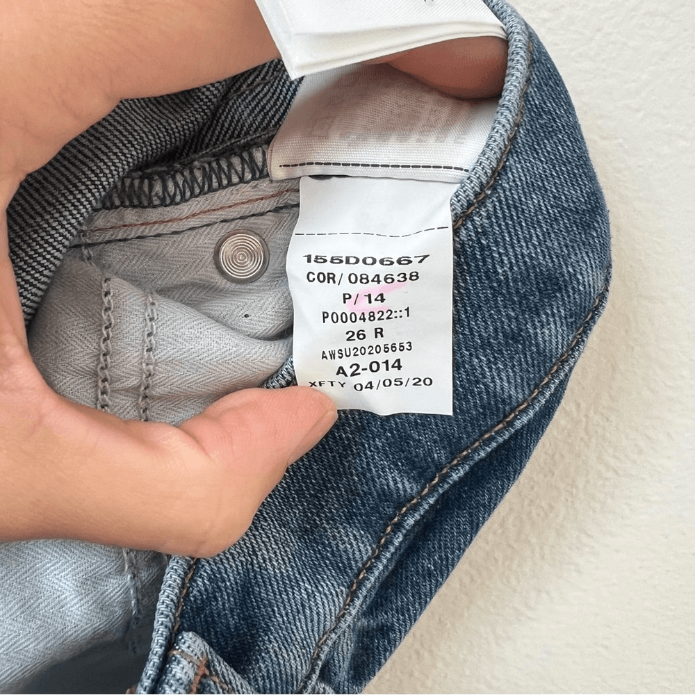 Abercrombie & Fitch High Rise Mom Jeans Size 26 / 2R Distressed