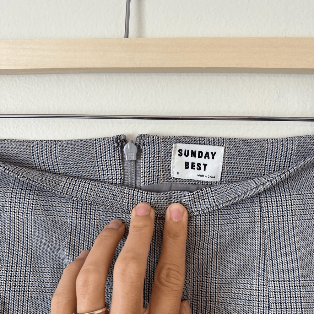 Aritzia Sunday Best Plaid Notched Mini Skirt in Gray Size 8