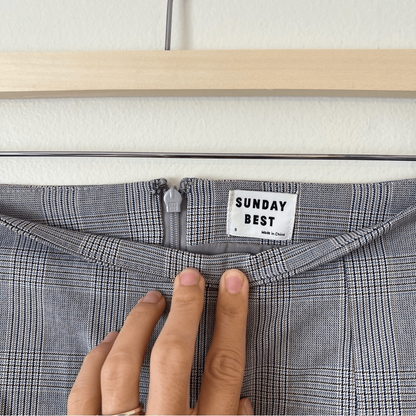 Aritzia Sunday Best Plaid Notched Mini Skirt in Gray Size 8